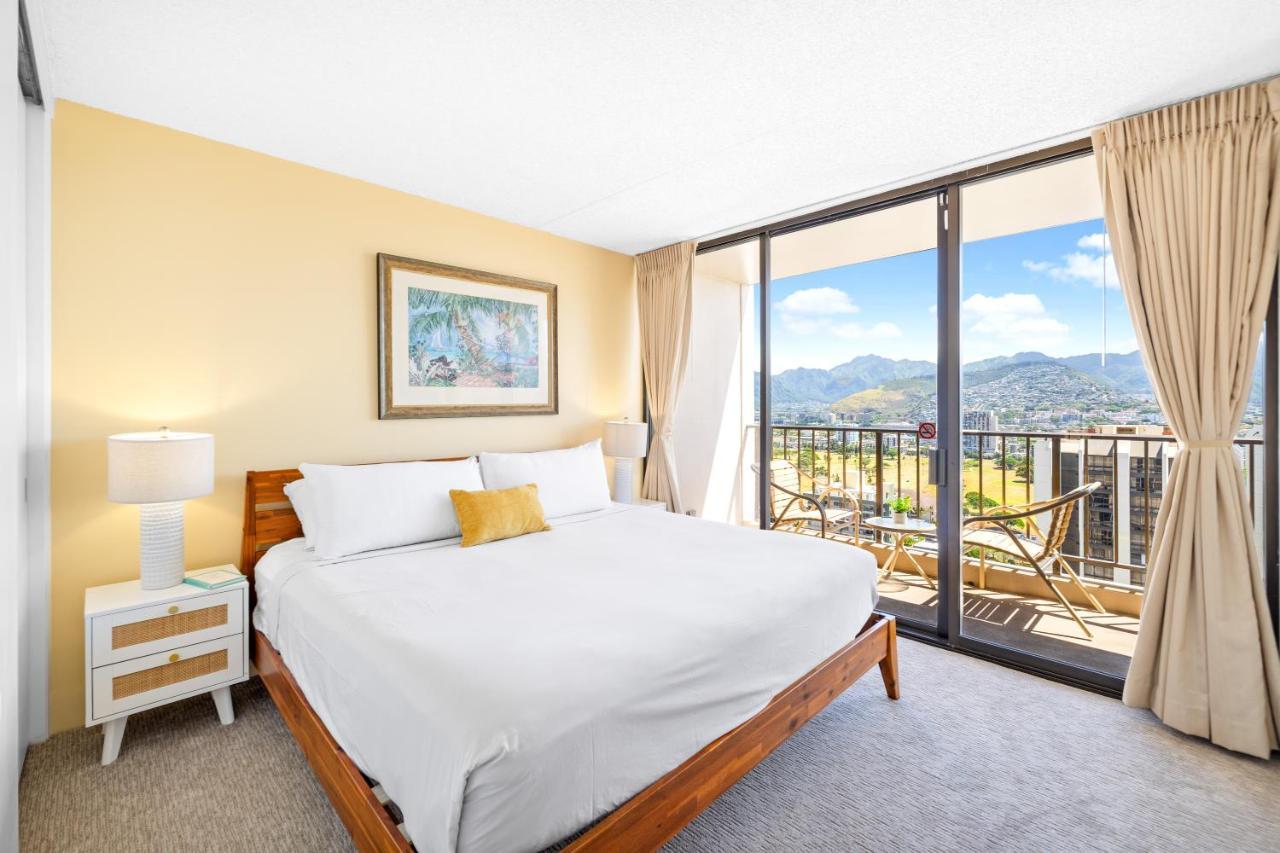 Stunning Mountain View Condo, Near With Parking Apartment Honolulu